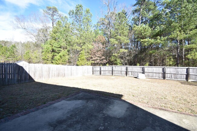 Building Photo - 3 BEDROOM 2 BATHROOM - PETS CONSIDERED