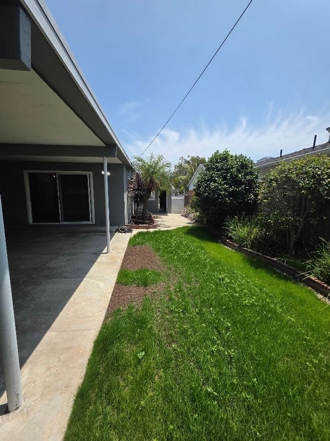 Building Photo - TURNKEY-RENT READY SPACIOUS 2BD/2BA HOME, 2-CAR GARAGE WITH AN AUTOMATIC ROLL-UP DOOR, LARGE COVE...