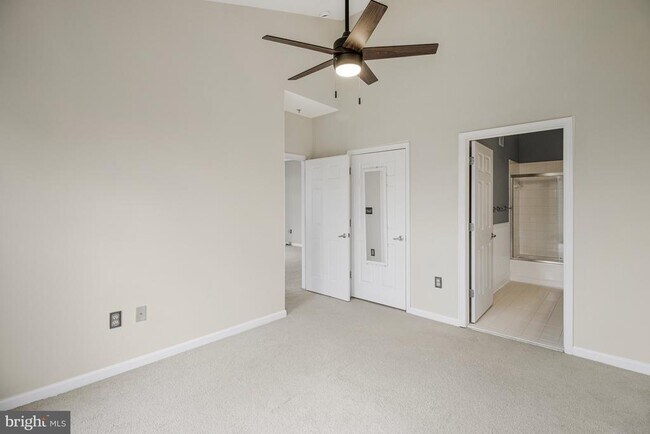 Building Photo - 801 S Greenbrier St