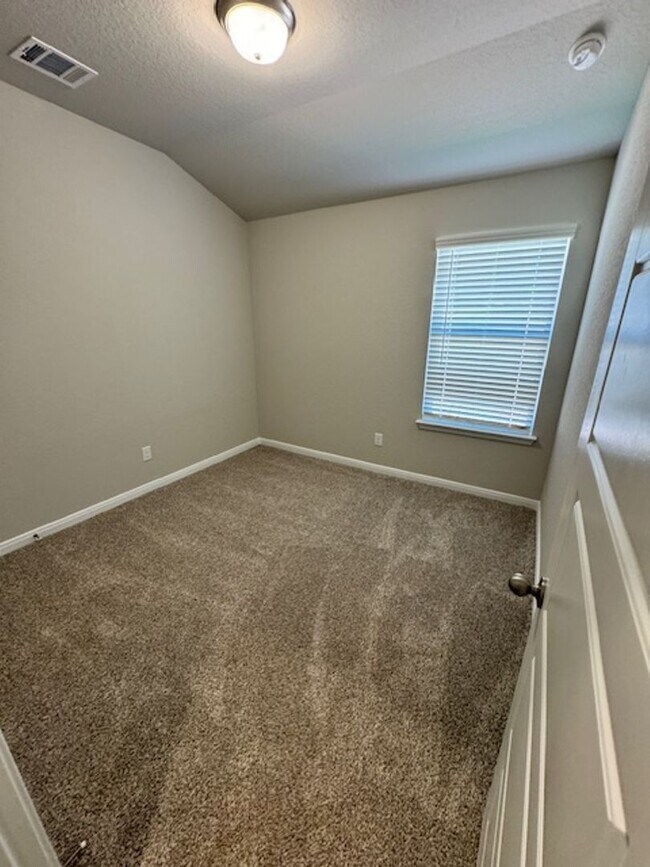 Building Photo - Ready For Move In - 9/1/25 New - 1 Story -...