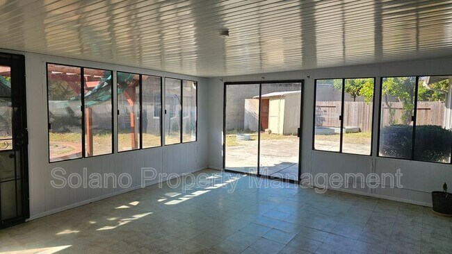 Building Photo - 771 Quartz Ln