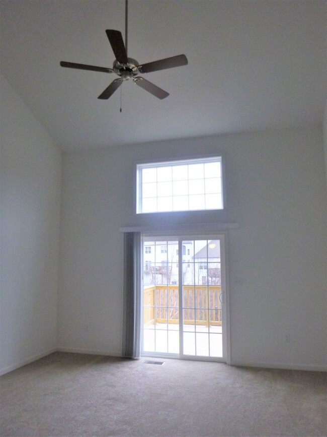 Building Photo - Luxury Corner Townhome with First Floor Ma...