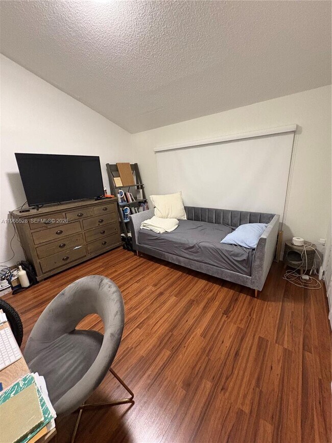 Building Photo - 10095 SW 77th Ct