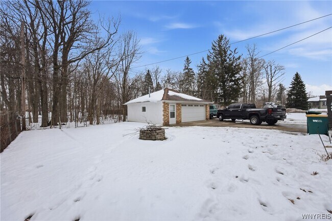 Building Photo - 3667 Fuller Ave