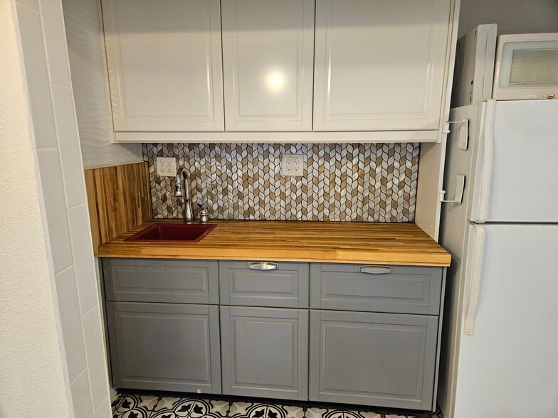 Kitchen - 448 E 12th St