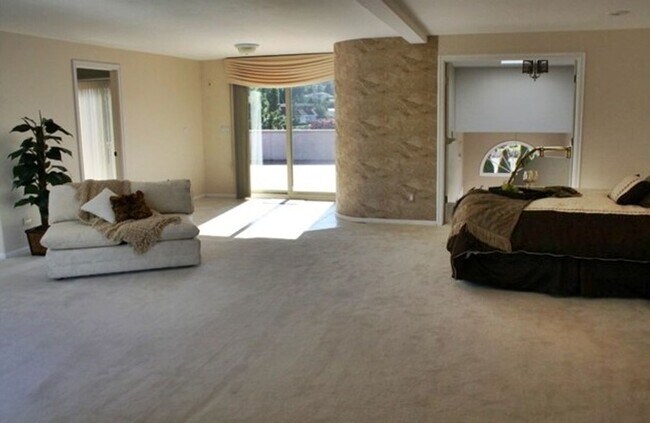 Building Photo - 5 Bedroom in Gated Birch Bay Community!