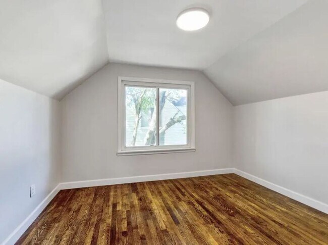 Building Photo - Cape Cod Style 3 Bedroom Home - Newly Remodeled All Throughout!