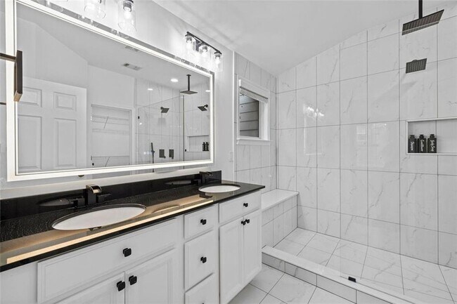 Building Photo - 4228 Laurel Creek Ct SE