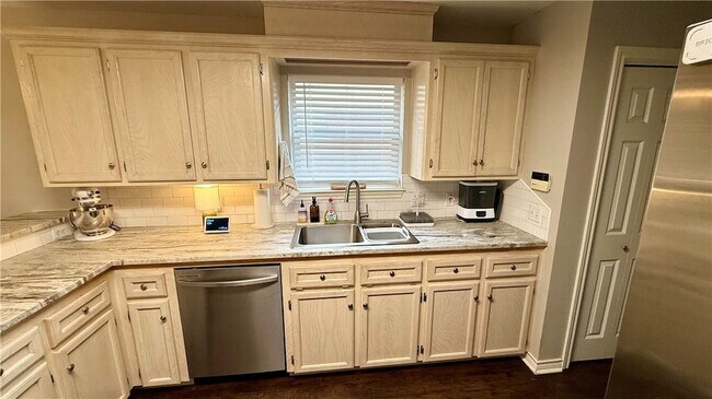 Building Photo - 244 Stuttgart Cir