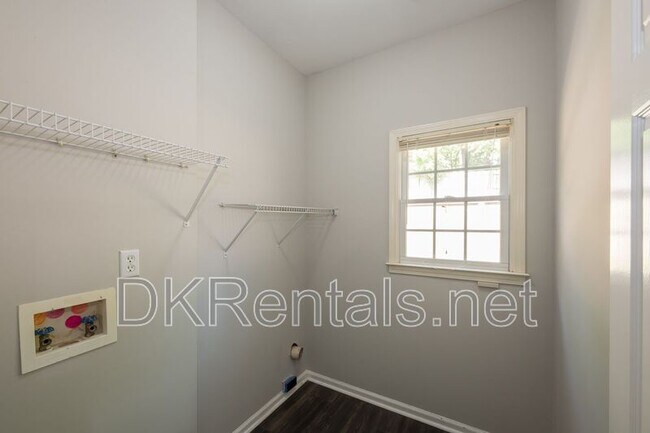 Building Photo - 1512 Fallen Leaf Dr SW