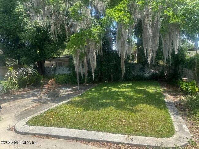 Building Photo - 5330 Oak Forest Dr