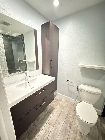 Building Photo - 8851 NW 119th St