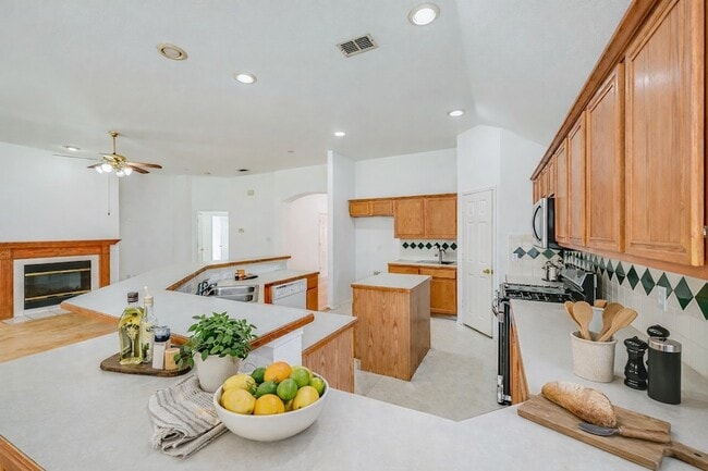 Building Photo - 304 Mimosa Dr