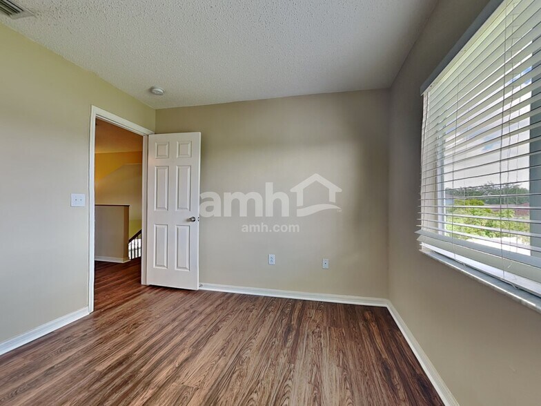 Building Photo - 12613 Longcrest Dr