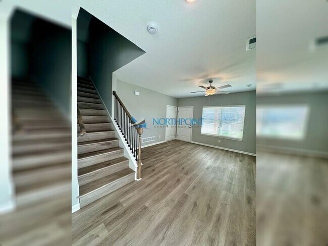 Building Photo - 905 Pampas St