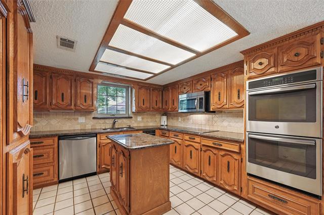 Building Photo - 9719 Amberley Dr