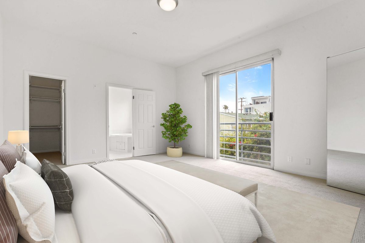 Building Photo - 1325 Arizona Ave