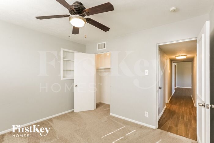 Building Photo - 2239 W Earll Dr