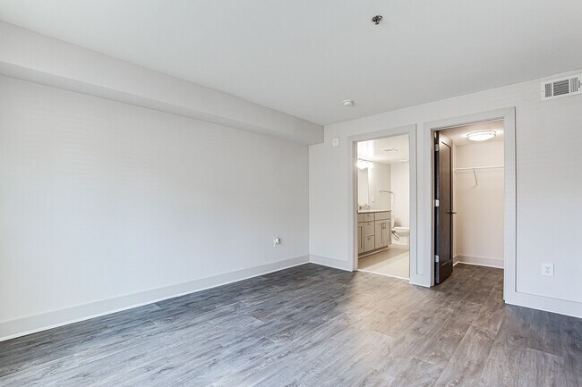 Building Photo - The Metro Apartments