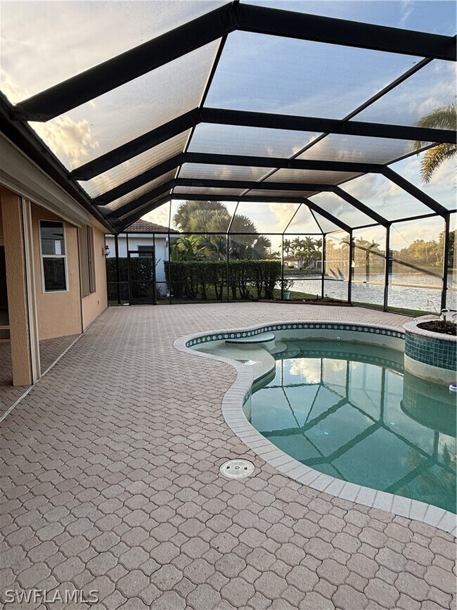 Building Photo - 2210 Grove Dr