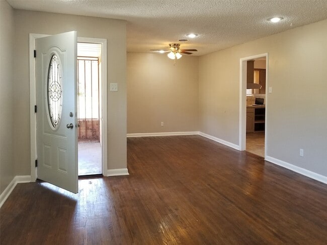 Building Photo - 4942 Rockport Dr