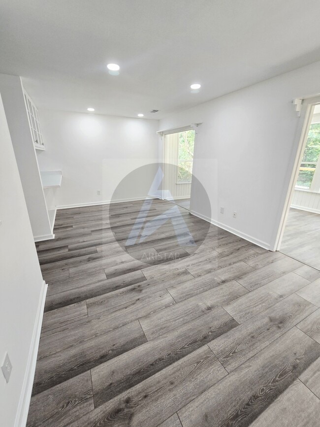 Building Photo - 1041 Kennesborough Rd NW