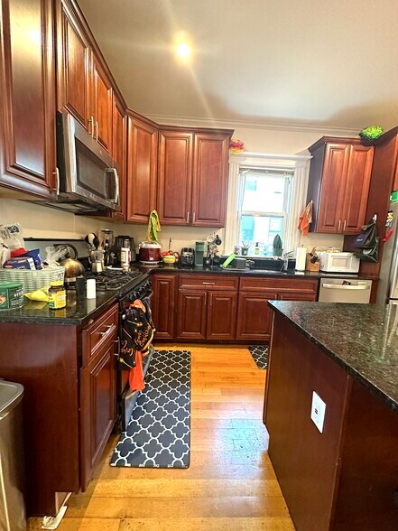 Building Photo - 11 Henshaw St