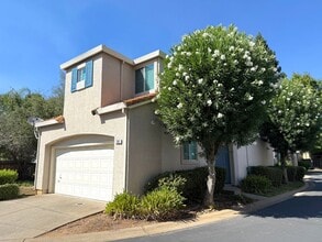 Building Photo - 282 Oak Briar Ct