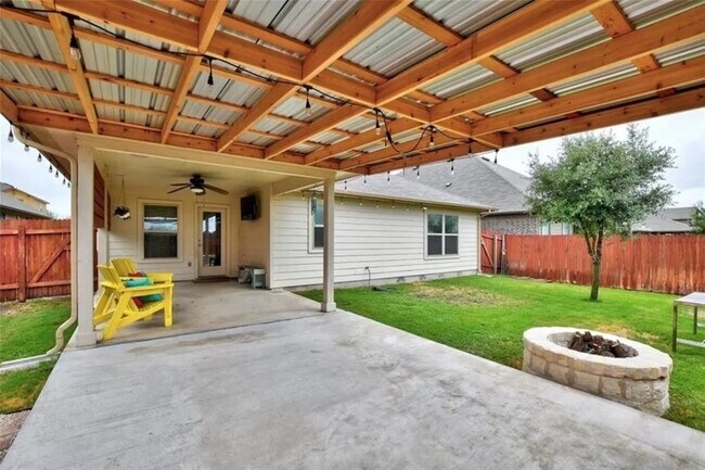 Building Photo - 372 Still Hollow Creek