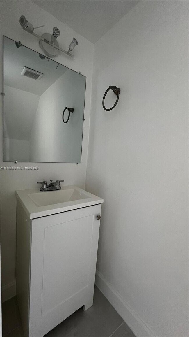 Building Photo - 2790 W 60th St