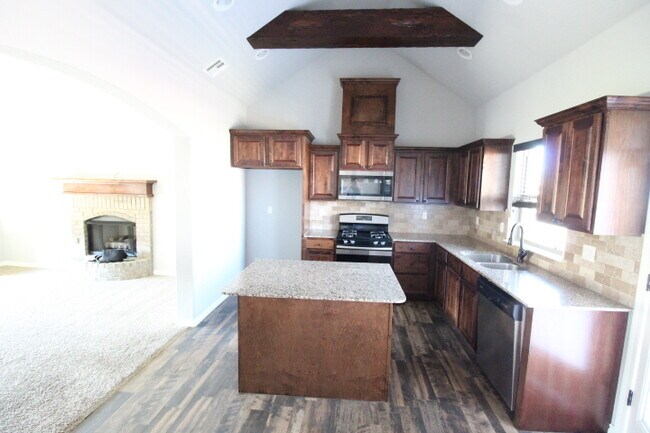 Building Photo - 20659 Landmark Dr