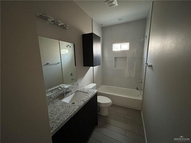 Building Photo - 16 Swallow Ave