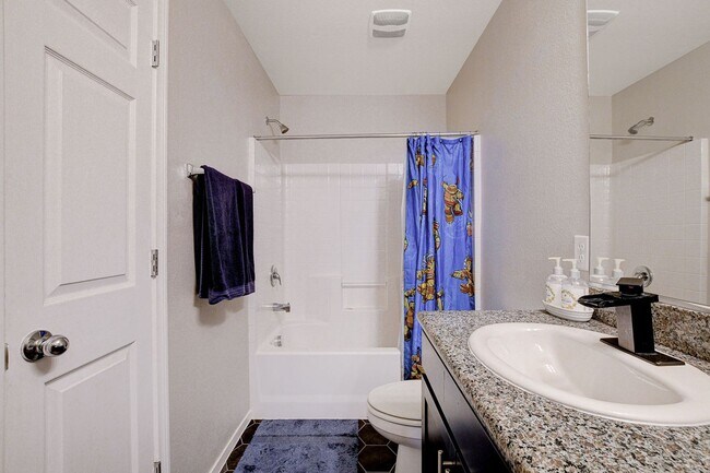 Building Photo - Stunning 3 Bed Home with Loft, Den & Upgraded Kitchen