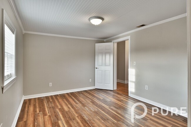 Building Photo - 5674 Duncan Rd