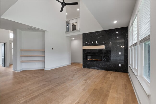 Building Photo - 1121 Whistler St