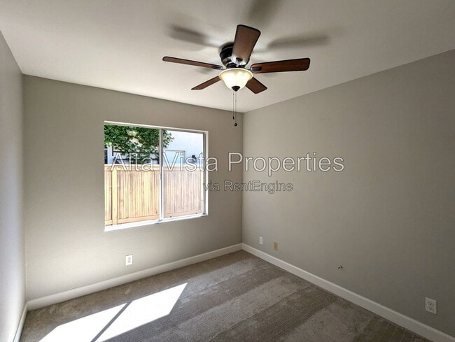 Building Photo - 1204 Rocky Point Way