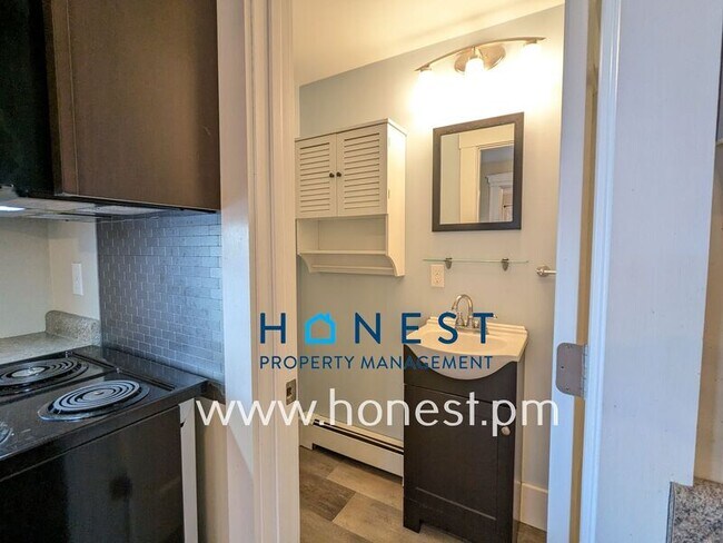 Building Photo - 18 Warren St