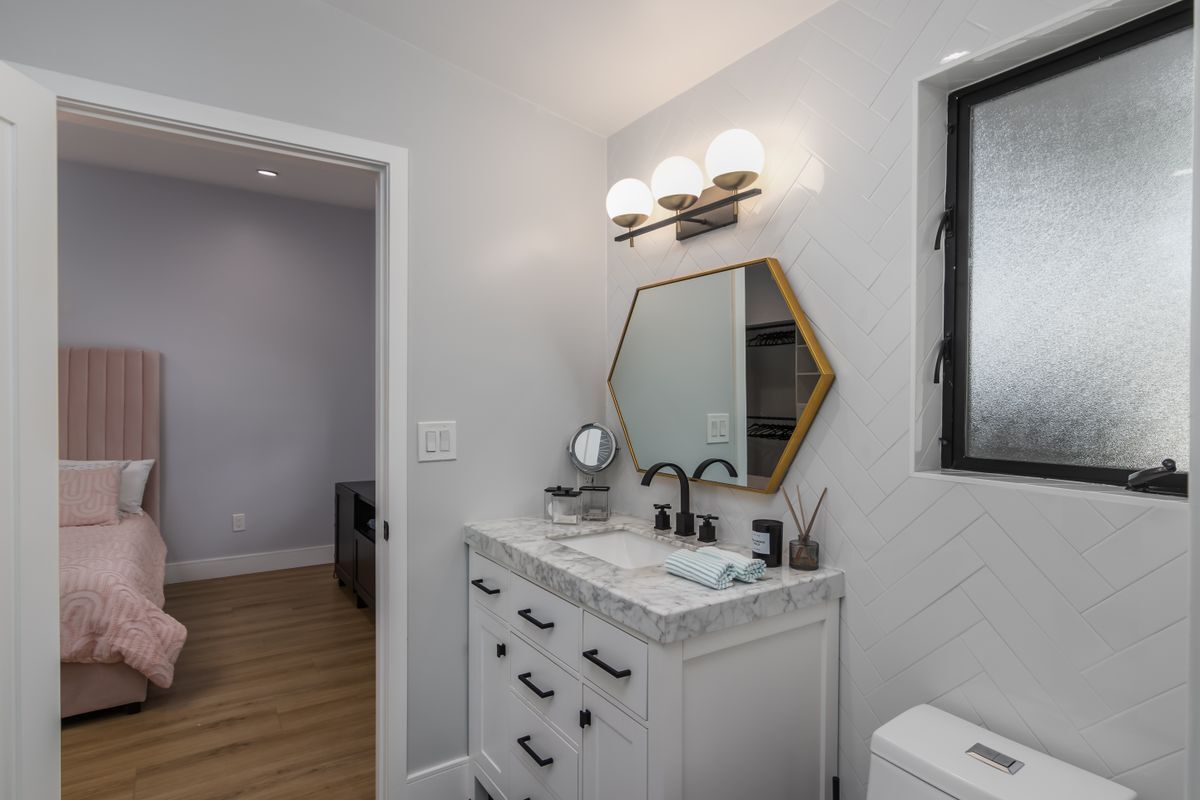 Building Photo - 4821 Heaven Ave