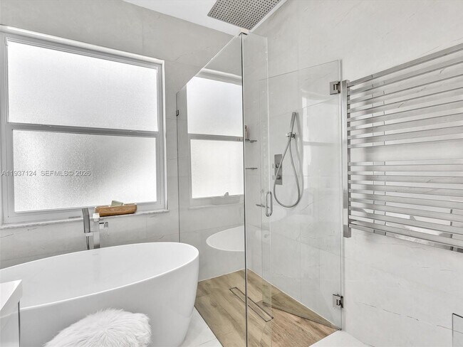 Building Photo - 357 NW 154 Ave