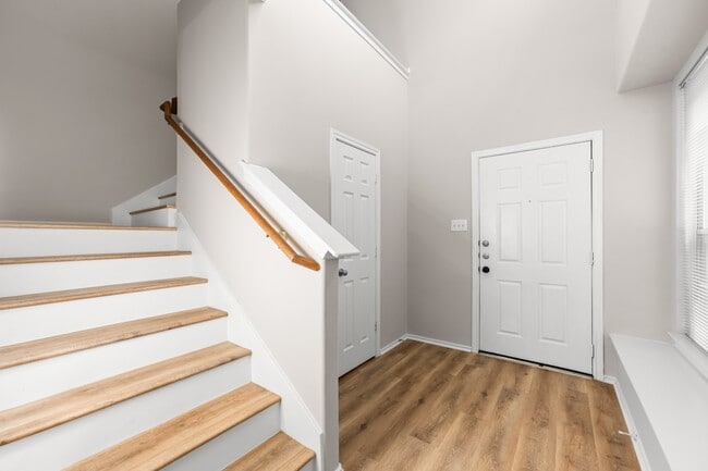 Building Photo - 211 N Burberry Park Cir
