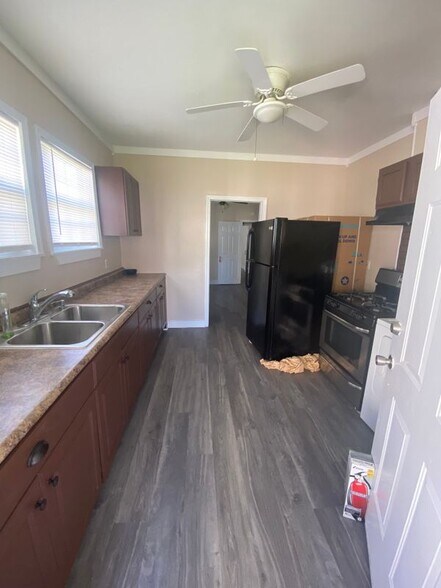 Building Photo - 1819 N Miro St