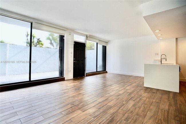 Building Photo - 3186 Bird Ave