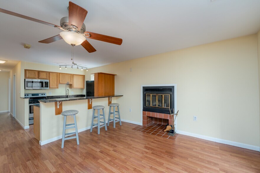 Building Photo - 35 Andrew Pl