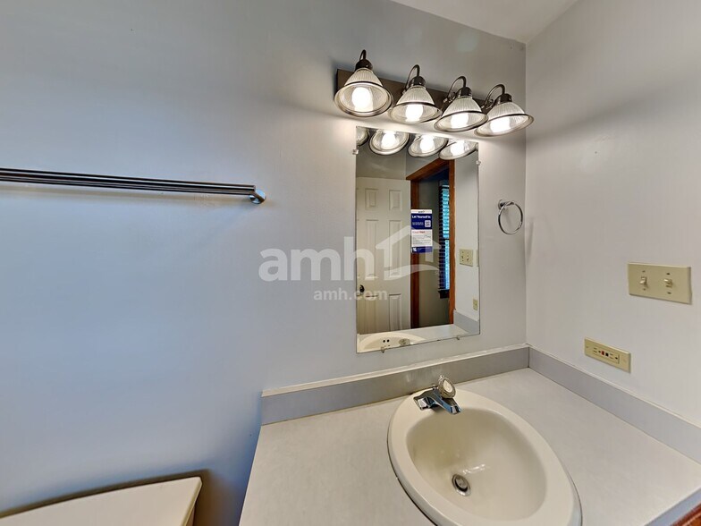 Building Photo - 6917 Monmouth Dr