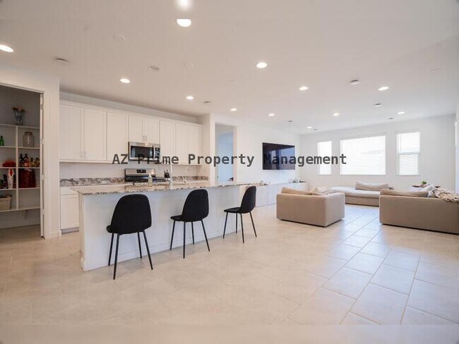 Building Photo - 4607 S 111th Dr