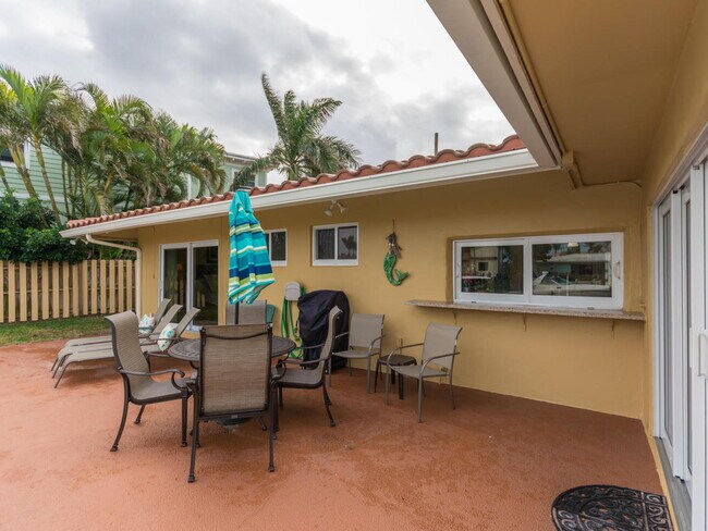 Building Photo - 4930 NE 27th Ave