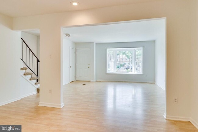 Building Photo - 9911 Whitewater Dr