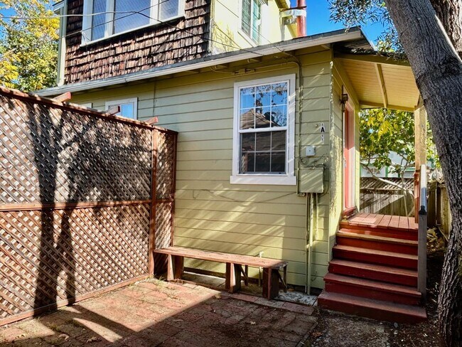 Building Photo - 2609 McGee Ave