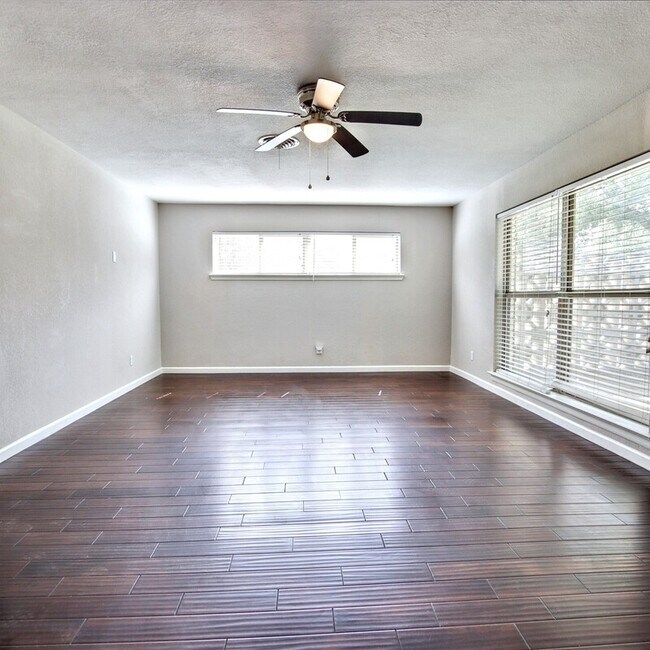 Building Photo - 1520 Sunnybrook Dr
