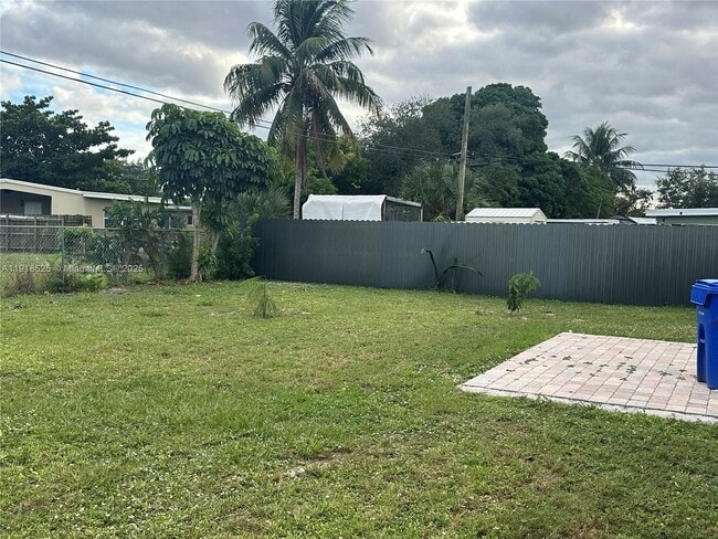 Building Photo - 1308 NW 13th Ct